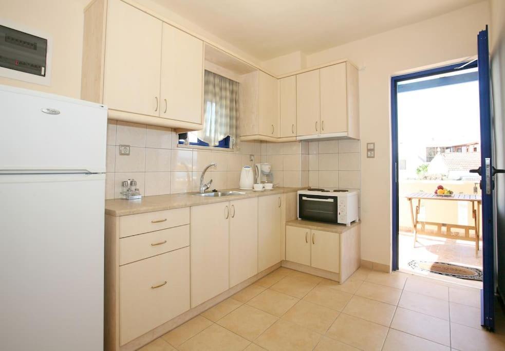 On The Beach Apartments Хора-Сфакіон Екстер'єр фото
