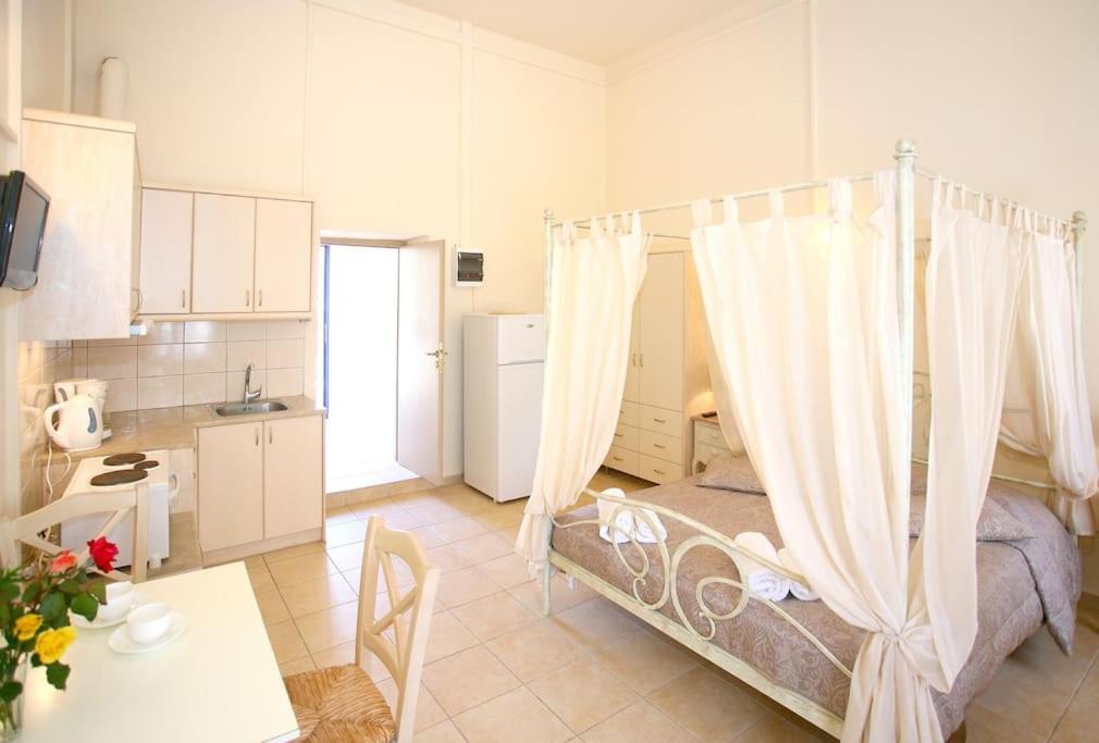 On The Beach Apartments Хора-Сфакіон Екстер'єр фото