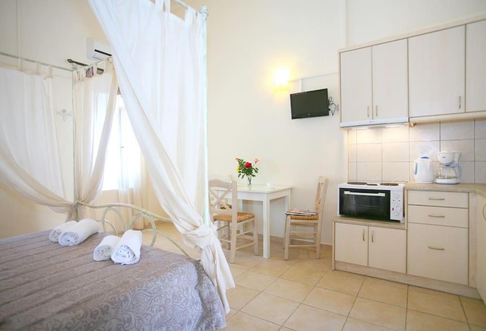 On The Beach Apartments Хора-Сфакіон Екстер'єр фото